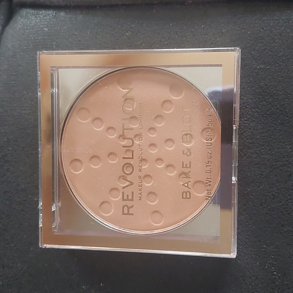 New makeup Revolution bake and blot Peach‎
